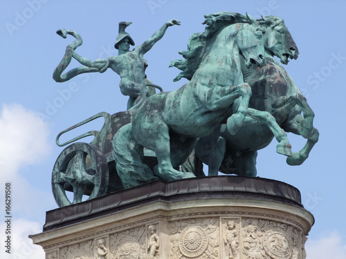 sculpture at Heroes square