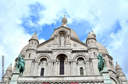 Basilica Sacre Couer at Montmartre in Paris, France © liberowolf