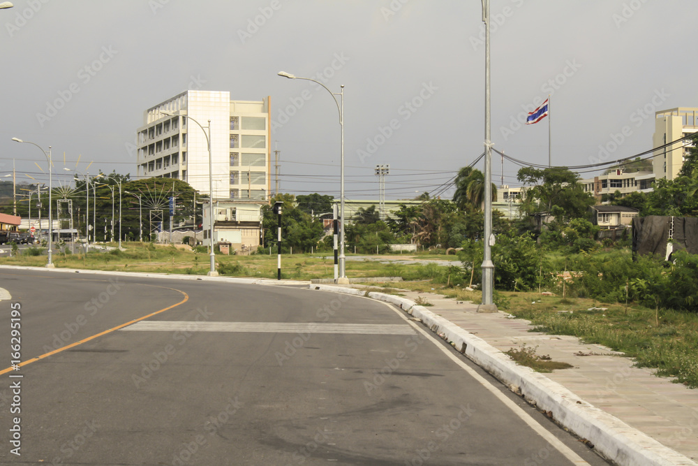 Empty road And the building has a Thai flag
