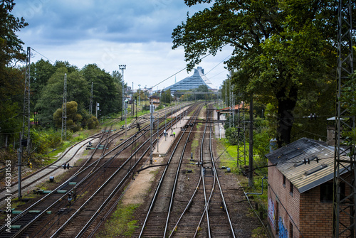 Wallpaper Mural Tracks Torontodigital.ca