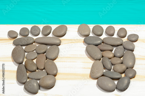 Creative composition with pebbles