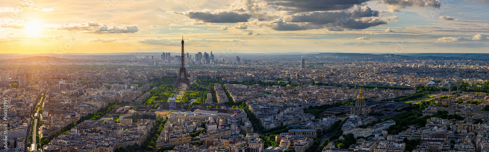 Skyline of Paris with Eiffel Tower in Paris, France - obrazy, fototapety, plakaty 