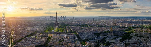 Obraz  z motywem Skyline of Paris with Eiffel Tower in Paris, France