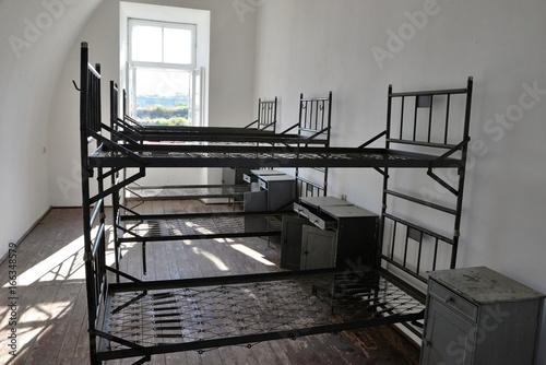 Obraz na płótnie Historic fortress Modlin beds for soldiers in the barracks w salonie