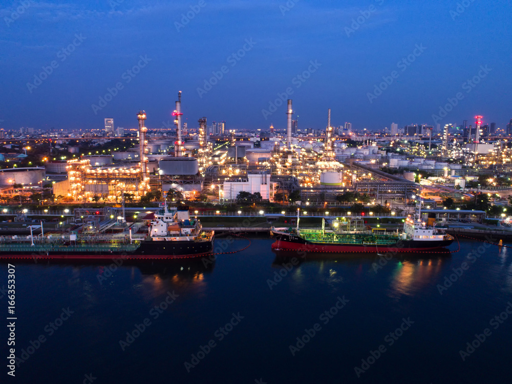Obraz premium Aerial view Oil refinery .The factory is located in the middle of nature and no emissions. The area around the air pure.