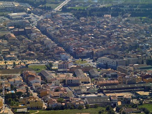 Pueblo de Torroella de Montgri, vista alzada de parte del pueblo y sus callasen Girona,Cataluña,España