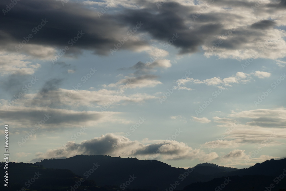 Wolkenfelder am Morgenhimmel Wolkenfelder am Morgenhimmel