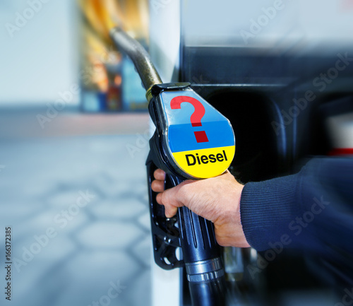 Dieselzapfsäule an Tankstelle