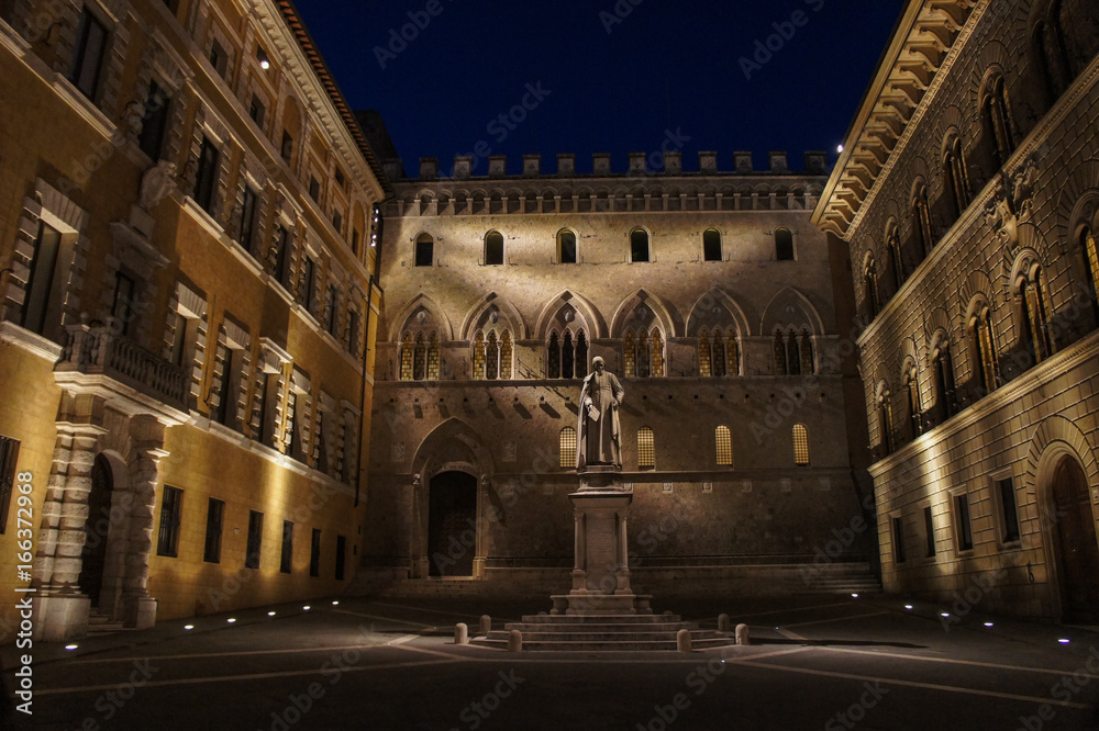 Palazzo Salimbeni in Sienna at nighttime
