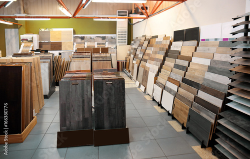 Fotografie Assortment of laminated flooring samples in hardware store