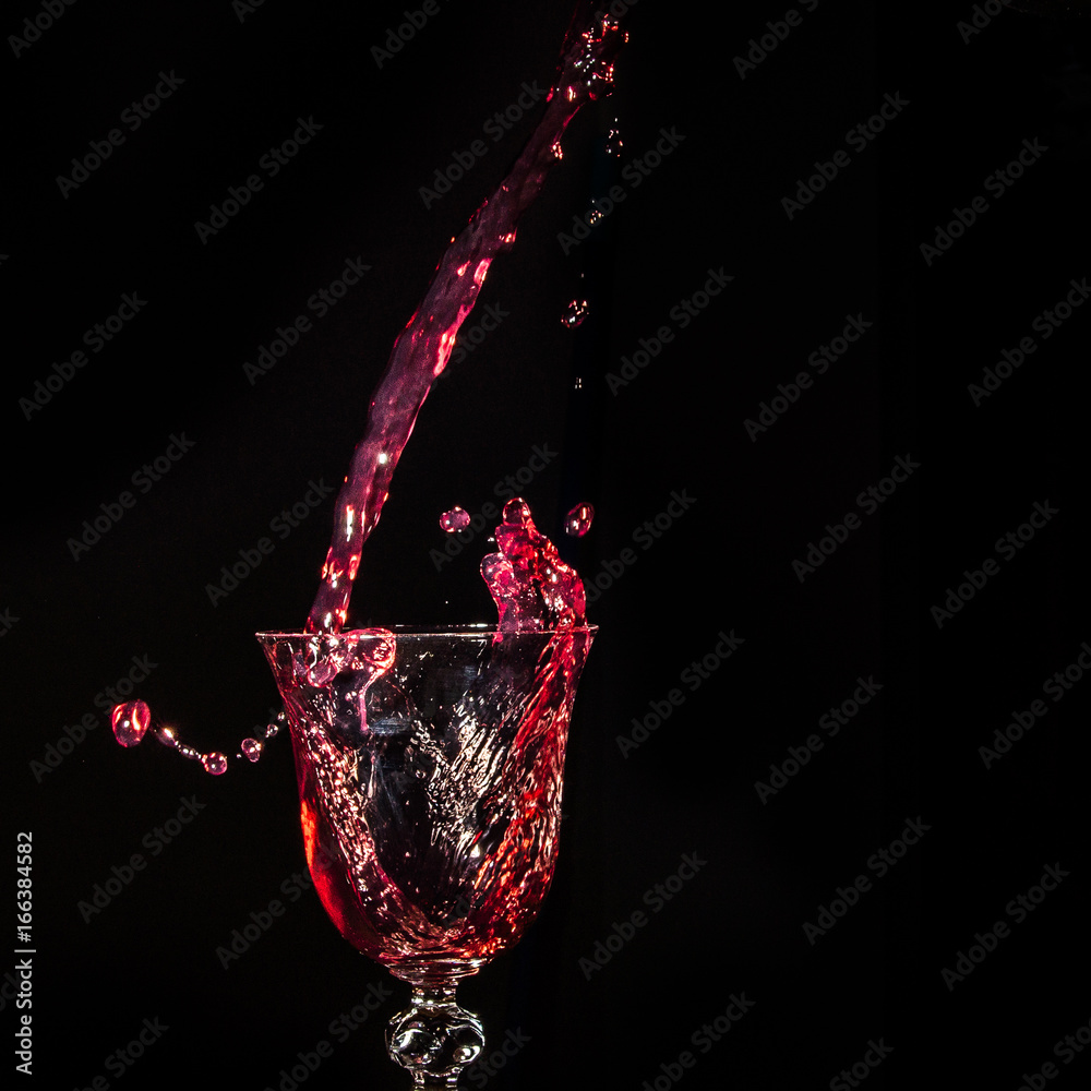 wino nalewane do kieliszka