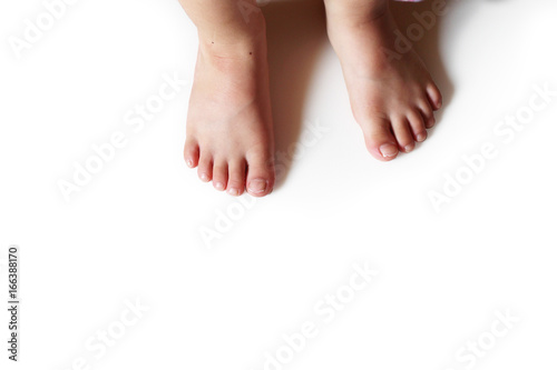 ３歳の子の足