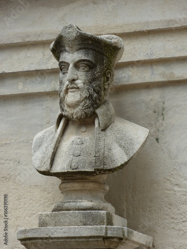 Buste de Nostradamus photo