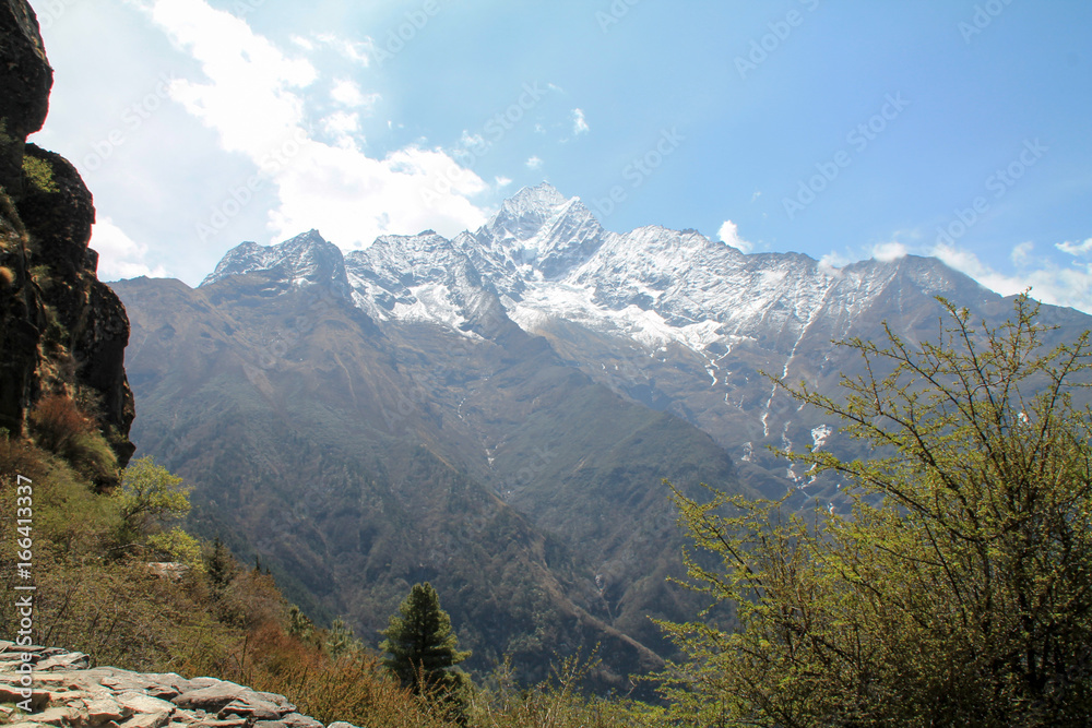 Fototapeta premium Shot from the Everest Basecamp trail in Nepal
