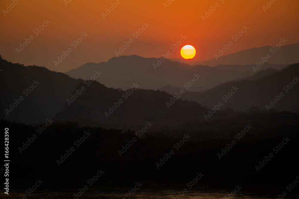 Fototapeta premium Mount Phou Si temple sunset