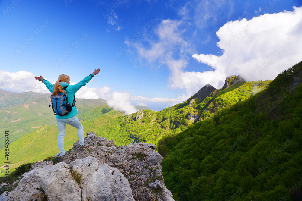 Obraz premium Woman in mountain