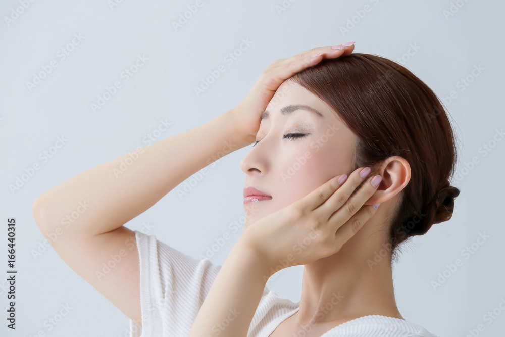 女性の横顔
女性の横顔
