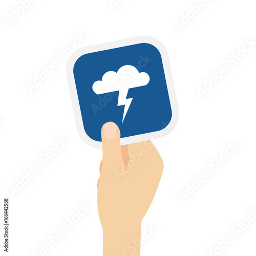 Hand hält Bierdeckel mit Gewitterwolke