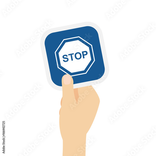 Hand hält Bierdeckel mit Stopschild