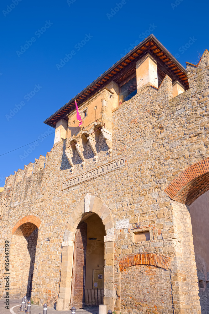 Fototapeta premium Ancient medieval gate in the city walls of Arezzo, Tuscany