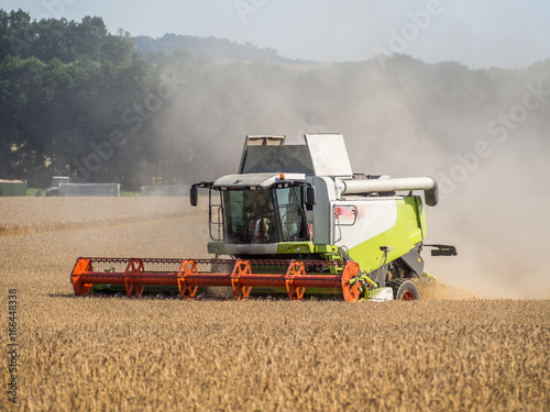 M  hdrescher bei der Ernte