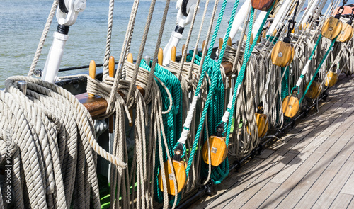 Rolls of wood with a rope, like a tackle or an old winch of an old sailing boat