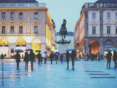 Torino Piazza San Carlo sotto la pioggia
