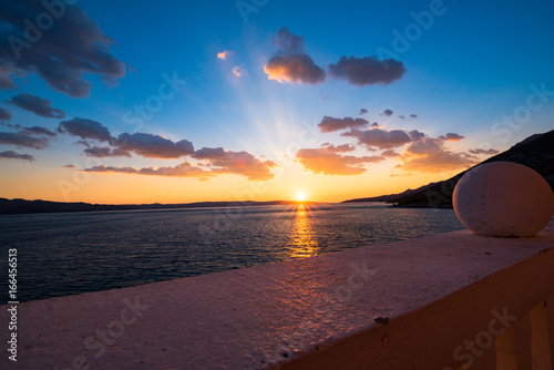 Blick vom Balkon auf den Sonnenuntergang über dem Meer © JuliaNaether