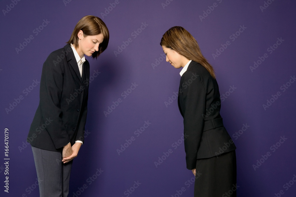 Fotografie Busineswomen bowing