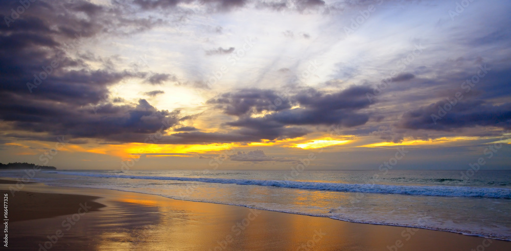Obraz premium sun set over the ocean
