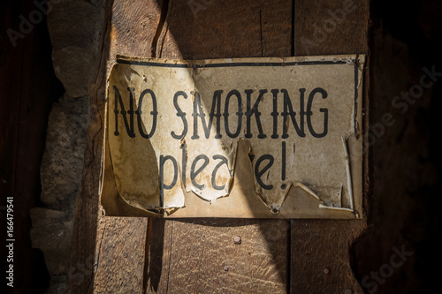 No Smoking Sign im Wild West Städtchen Viriginia City, Montana