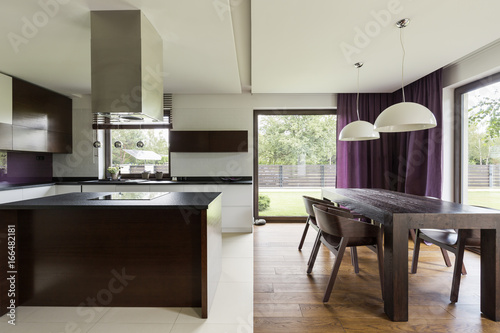 Foto Modern kitchen with steely furniture