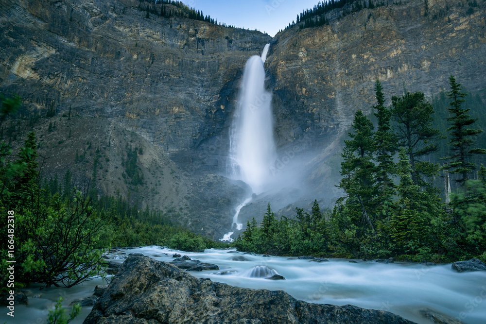 Takakkaw Falls im Yoho National Park, British Columbia, Canada
