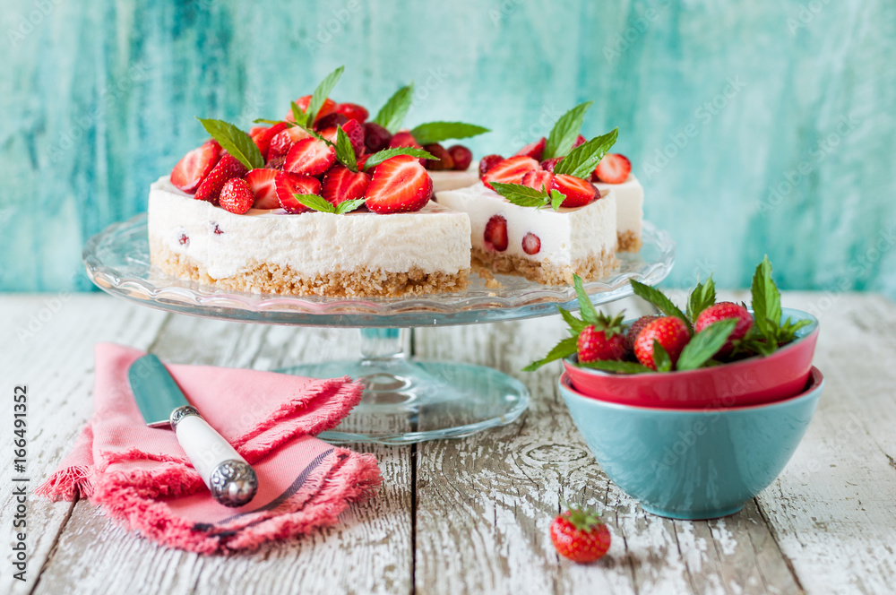No Bake Strawberry Cheesecake