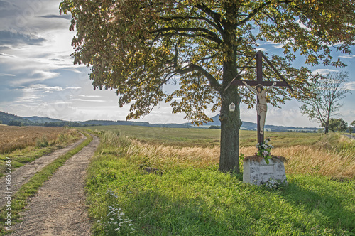 Przydrożny krzyż.