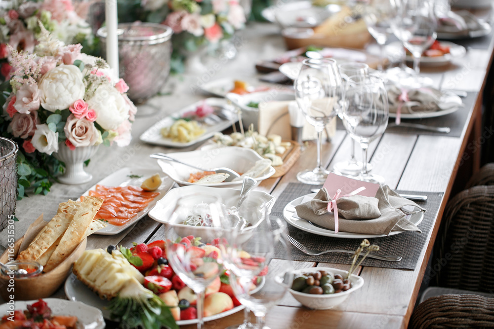 Fototapeta premium linen textile. Decorated table, a plate of neatly arranged napkin, fork and knife.