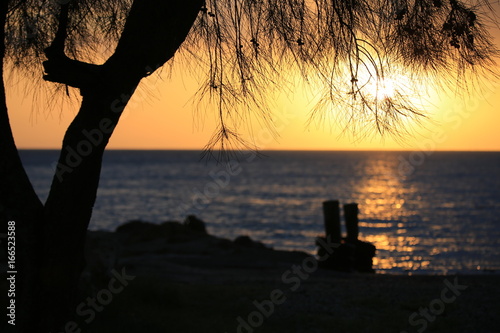 Fotografie Sunset over the water at Dunwich jetty on North Stradbroke Island in Queensland
