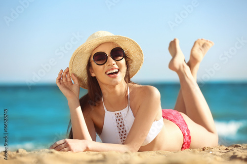 Beautiful young woman in bi...
