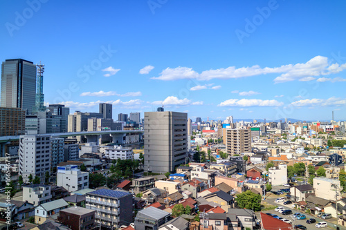 青空と雲と名古屋の街並み