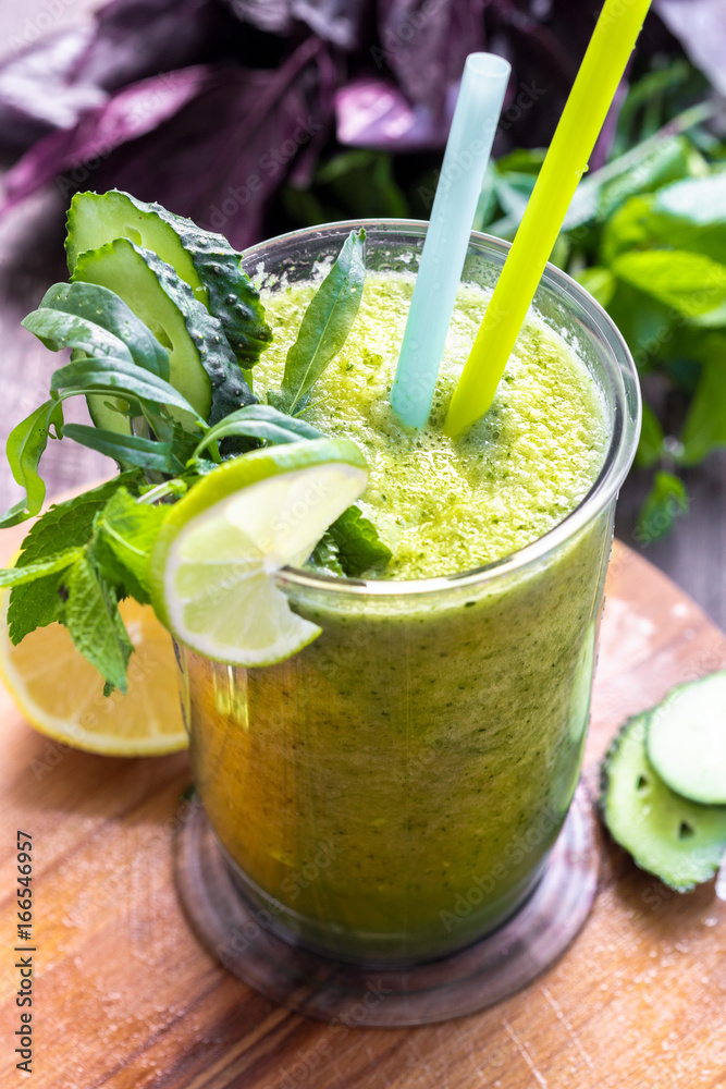 Fototapeta premium Green vegetable smoothie