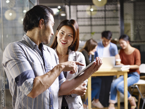 Canvas Print business people working in small start-up company