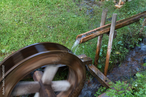 Water wheel powered by water stream