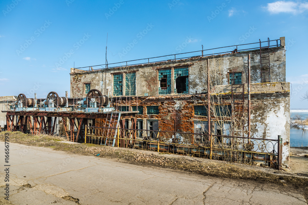 Obraz premium Old abandoned floodgates