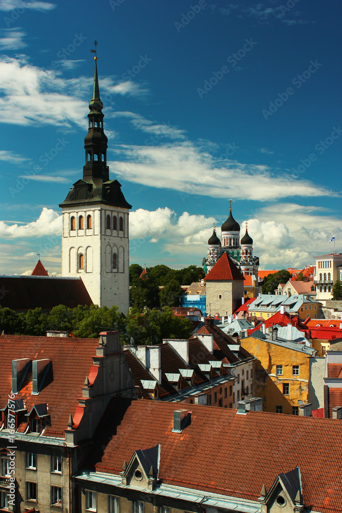 Obraz premium St. Nicholas church and Alexander Nevsky Cathedral in Tallinn Old Town, Estonia. One of the best preserved medieval cities in Europe and UNESCO World Heritage site.