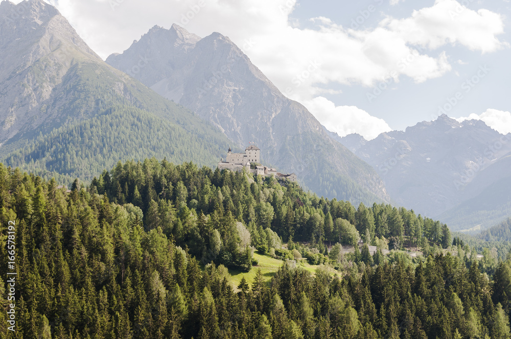 Wunderschne Berge In Graubnden Bildernull
