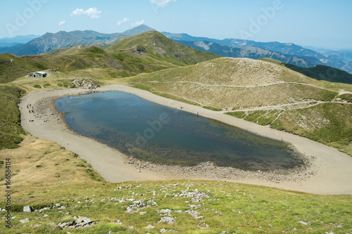 Lago Scaffaiolo e Rifugio Duca degli Abruzzi photo