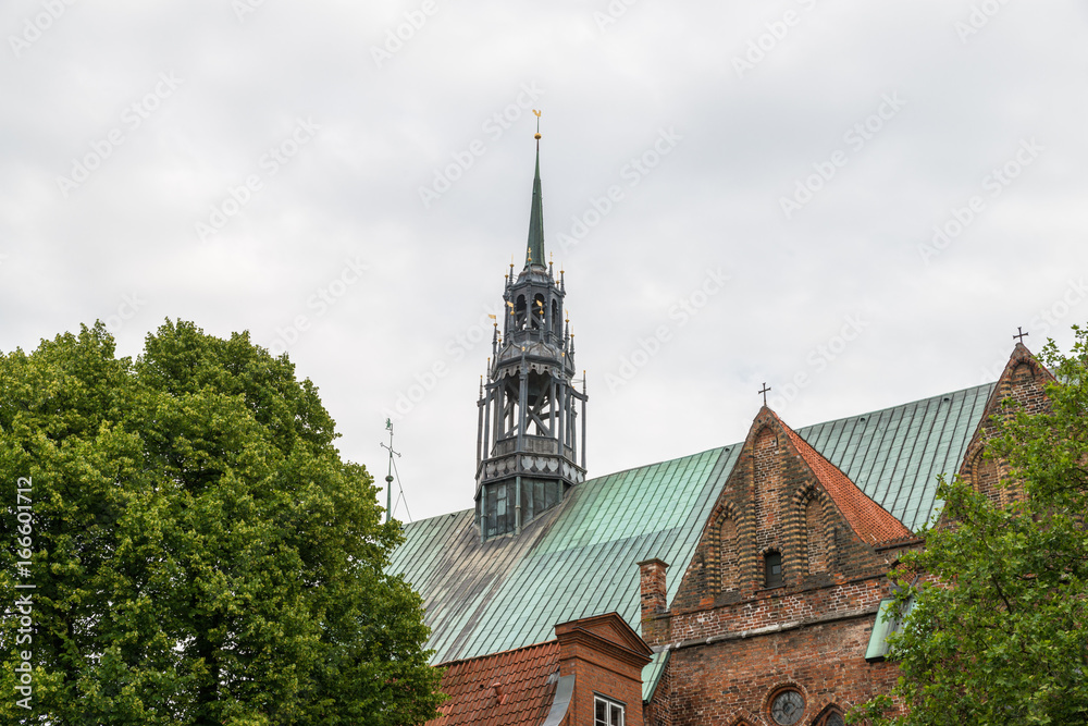 Glockenturm der Jakobi Kirche in Lübeck, Deutschland