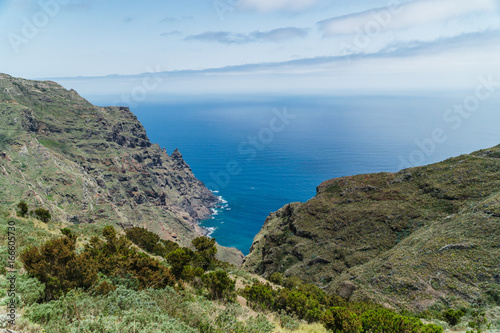 Wanderung im Anaga Gebirge bei Taborno auf Teneriffa mit Meerblick und Bergblick photo