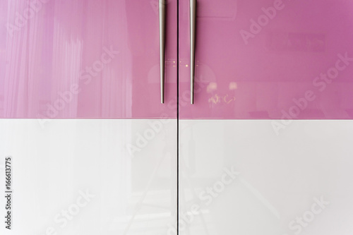 Glossy cupboard doors with handles