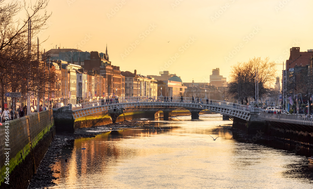 Obraz premium Rzeka Liffey Panorama Dublin Irlandia